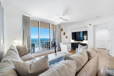 Image de Indigo West 903 - Vue sur la plage avec intérieur luxueux et commodités!