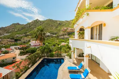 Image de Villa Victoria - À pied du centre-ville de Cabo et du port de plaisance depuis cette magnifique villa!
