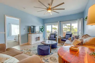 Image de Dauphin Island Condo w / Boat Slips - Promenade à la plage!