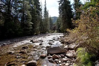 Image de À pied des remontées mécaniques Golden Peak, école de ski, boutiques et restaurants du village de Vail, emplacement idéal!