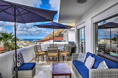 Image de 3bd / 2ba Cabo Condo - À pied de la marina et du centre-ville!