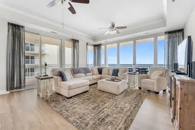 Image de La Playa 301- Superbe unité au 3ème étage avec balcon enveloppant!