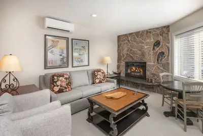 Image de Grand condo avec piscine, bain à remous près de Vail Lionshead Village et Gondola | Westwind 203