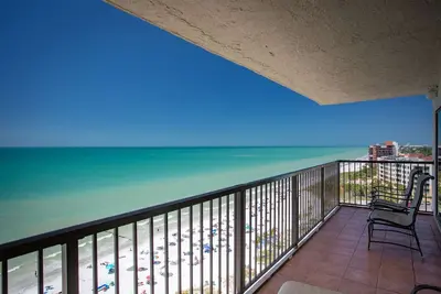 Image de The Finest Corner Unit Penthouse dans Ocean Sands. Magnifiquement rénové et une vue incroyable.