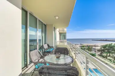 Image de Condo Biloxi Club Beachside, balcon avec vue sur l'océan!