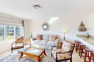 Image de Luxueux condo avec vue sur la mer situ�� �� Wild Dunes avec accès direct �� la plage