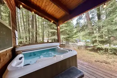 Image de Chipmunk Lodge près du lac, golf, bain à remous, WiFi, foyer au propane