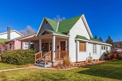 Image de Charmante maison w / cheminée et privée laveuse / sécheuse, près de la rivière et piste cyclable!