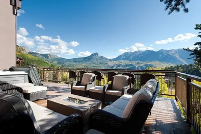 Image de Entièrement rénové - Grand Townhome - Vues incroyables - Étapes pour les ascenseurs