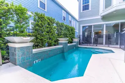 Image de Star Wars Disney maintenant ouvert, réservez maintenant! Excellent Pool Home dans le prestigieux centre de villégiature de la Réunion