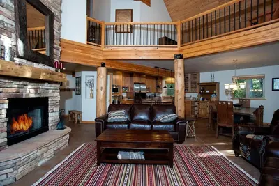 Image de Maison de montagne isolée - 1, 5 acres - 1 mille à skier - Table de ping-pong