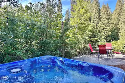 Image de Riverfront! Rivers Edge, Spa privatif, Wifi gratuit et Sat. Animaux acceptés!