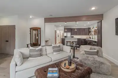 Image de Downtown Leavenworth Lodge inspiré Condo, WiFi, samedi. Tv, marche à tout!