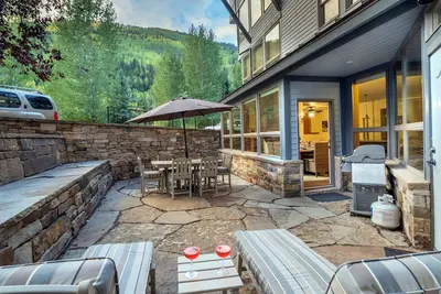 Image de Grand condo confortable sur 1 niveau, patio en pierre spacieux, Ă 5 min de ski