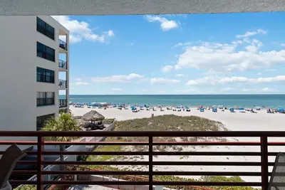 Image de # 201 Crimson Condos: 2 Br / 2 Ba à Madeira Beach, pour 4 personnes