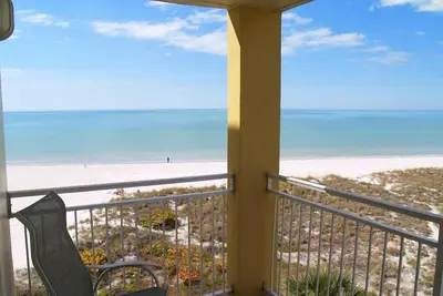 Image de Unité améliorée avec vue sur la plage et le golfe - Marchez jusqu'au village et à la promenade de John's Pass - Wifi gratuit