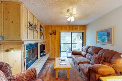 Image de Confortable condo de montagne avec vues et jacuzzi partagé - promenez-vous sur les pistes!