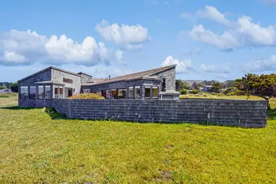 Image de Récemment rénové la maison w / vue sur l'océan, bain à remous privé et piscine partagée!
