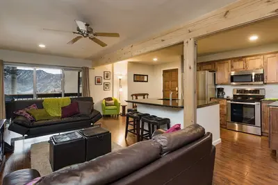 Image de Condo ski in / ski out entièrement rénové - vues incroyables et grande terrasse