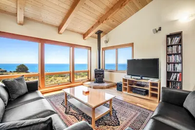 Image de Un bain à remous privé, piscine partagée, vue sur l'océan et près de Pebble Beach!