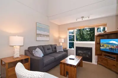 Image de Dernier étage récemment mis à jour avec Loft - Base de Blackcomb Mountain; Superbe Emplacement