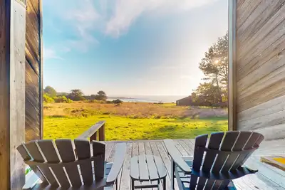 Image de Belle bluff océan retraite w / jacuzzi privé, sauna, et piscine commune!