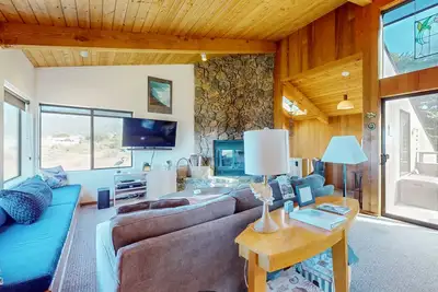 Image de Dog-friendly Sea Ranch maison près de la plage et aire de jeux w / piscine partagée