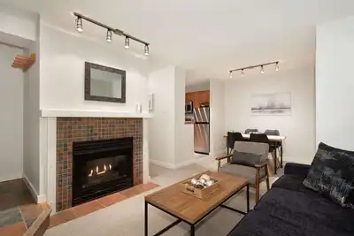Image de Brand New Reno déc. 2018 Village North. Unité privée + confortable à quelques pas de Tout ce dont vous avez besoin.