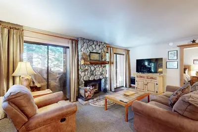 Image de Marchez jusqu'au village Gondola depuis cette escapade avec bain à remous, piscine et sauna communs