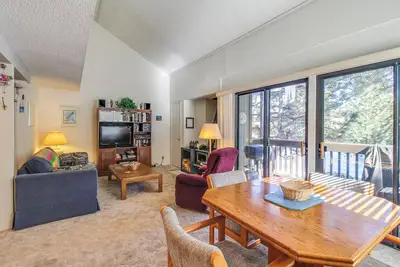 Image de Mountainview, studio à deux niveaux w / ponts, piscine partagée & bain à remous - à proximité de ski