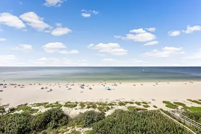 Image de Invitant condo en bord de mer w / piscine chauffée, bain à remous et majestueuses vues sur l'océan