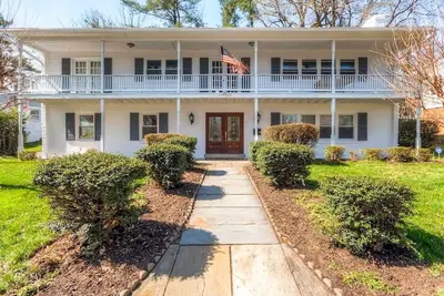 Image de Southern Style Arlington House - 15 minutes du centre-ville!