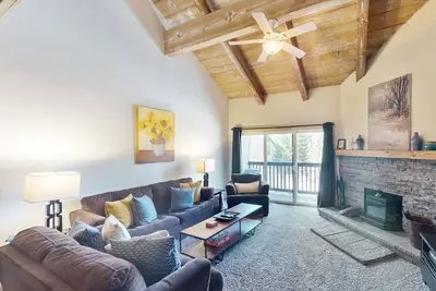 Image de Une destination sereine skis aux pieds avec piscine partagée, sauna et bain à remous!