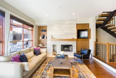 Image de # 7 Fitzsimmons Walk Luxury Townhome 4 Beds, 3. 5 Bath Private Hot Tub / Views!