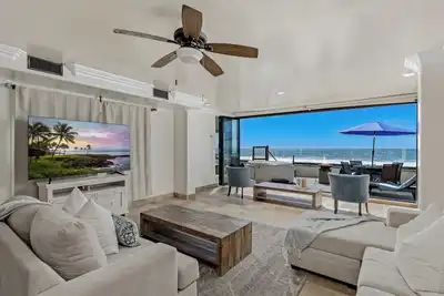 Image de Superbe location sur l'océan avec un spa privé, un barbecue et un patio.