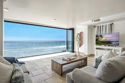Image de Retraite de luxe en bord de mer avec terrasses avec vue sur la mer, spa, barbecue et climatisation