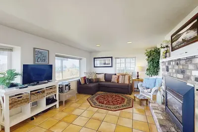 Image de Romantique évasion oceanview avec une vue panoramique et un accès facile à la plage