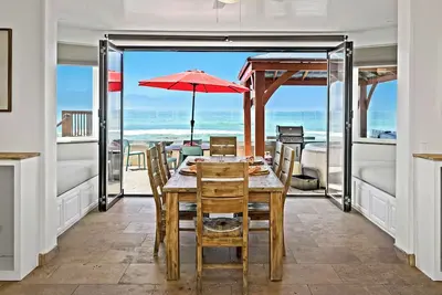 Image de Nouvelle unité Oceanfront w / 4br / 4ba, plage patio w / spa privé, barbecue, A / C équipée
