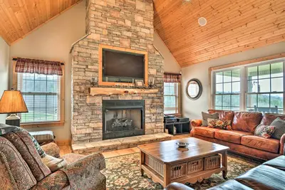 Image de 3br Franklin House w / plusieurs ponts et Mtn Views!