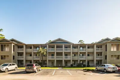 Image de 1er étage Condo True Blue Golf / Tennis / Piscine Accessible Près de la plage 54d