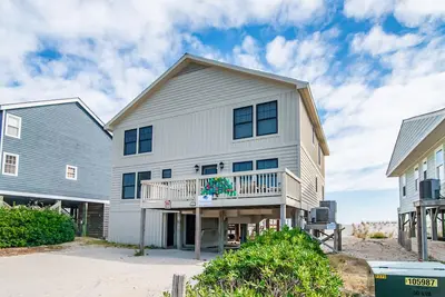 Image de Sandcastle Oceanfront Pet friendly Rental South End Pawleys Amazing Views