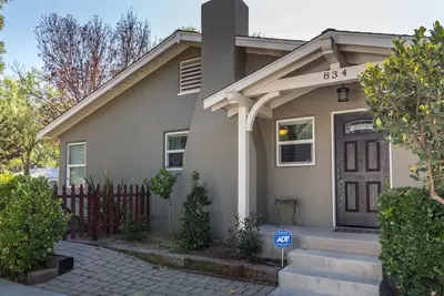 Image de Trouvez votre coin confortable dans le centre de Paso Robles - Confort pratique et charmant!