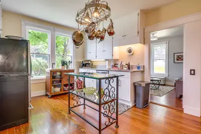 Image de Historique 2br Salem House w / Vues de Mill Creek!