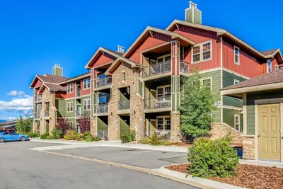 Image de Montagne penthouse w / bain à remous et piscine partagée, un accès aux pistes à proximité!