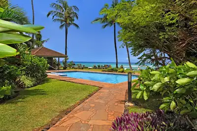 Image de \"Seas the Day\" à Hale Mahina Condo au rez-de-chaussée avec 1 Br. . . Ocean from property **