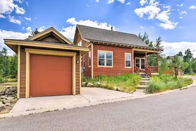 Image de Granby House mise à jour avec loft, accès à la piscine et plus!