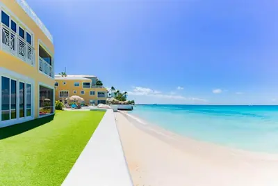 Image de Regal Beach Club # 631- Au centre de tout sur Seven Mile Beach