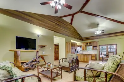 Image de Belle maison moderne w / balcon dans un quartier calme - parfait pour les excursions!
