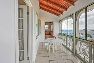 Image de Airy Charlestown Home Minutes des plages de Nevis!