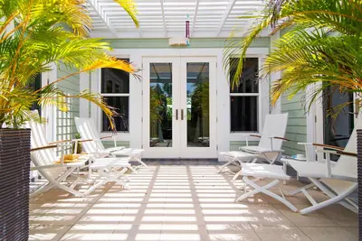 Image de Pomegranate Cottage: Boutique Oceanfront Micro-Resort à 10 minutes de Seven Mile Beach
